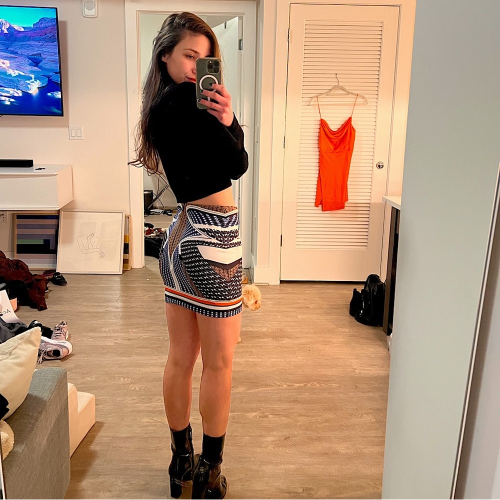 Bought from LF size 6 zip up mini skirt with geometric pattern